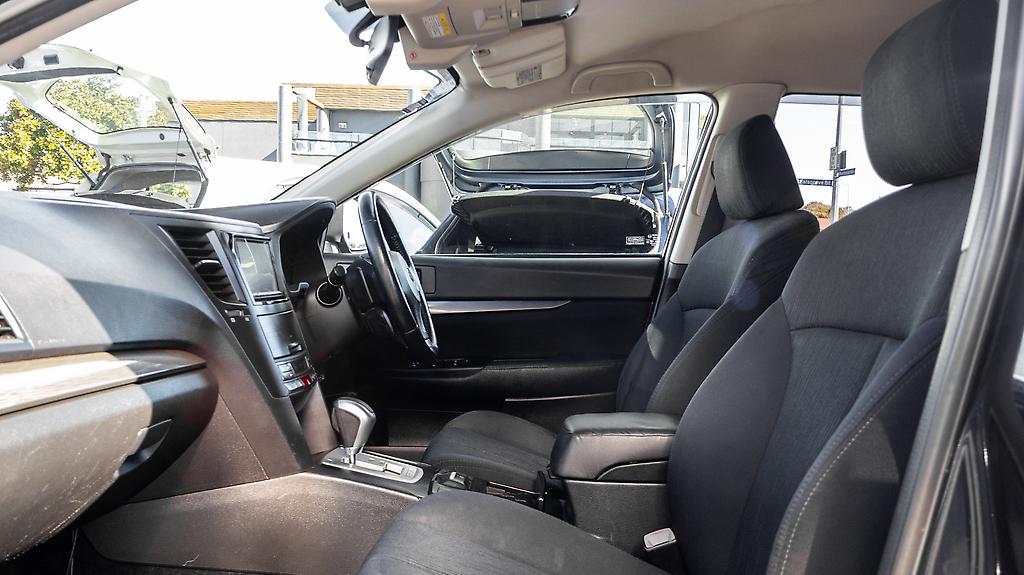 2012 Subaru Legacy 2.5i Eyesight Roof racks, Tow bar image 328754