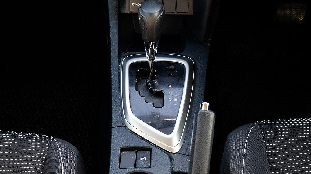 2012 Toyota Auris Sporty look Push start image 329241