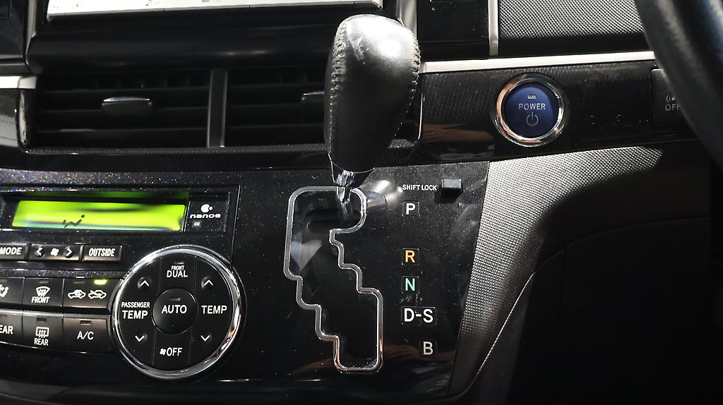 2012 Toyota Estima Hybrid image 327776