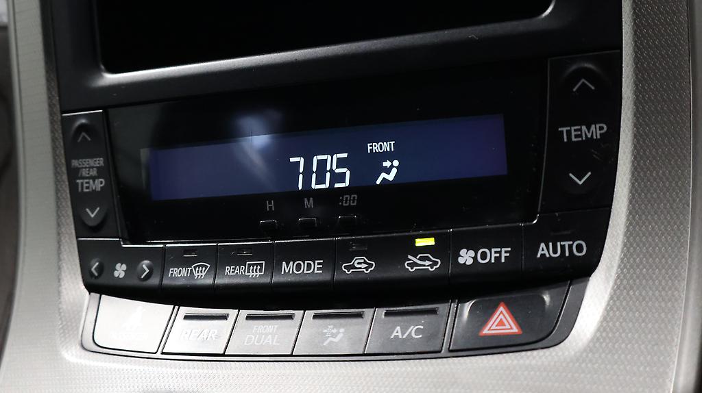 2013 Toyota Vellfire 2.4Z image 328580