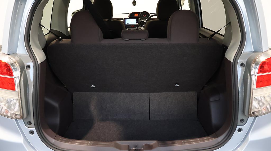 2013 Toyota Spade X – Power Sliding Door easy access image 328115