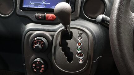 2013 Toyota Spade X – Power Sliding Door easy access image 328124