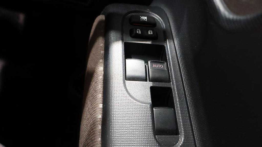 2013 Toyota Spade F Model – Push Button Start image 329595