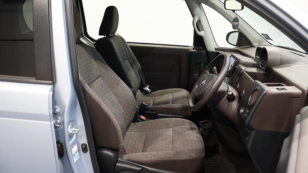 2013 Toyota Spade X – Power Sliding Door easy access image 328118