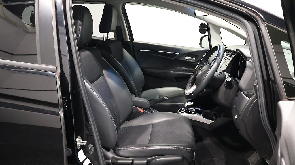 2015 Honda Fit Hybrid L-Package image 327729