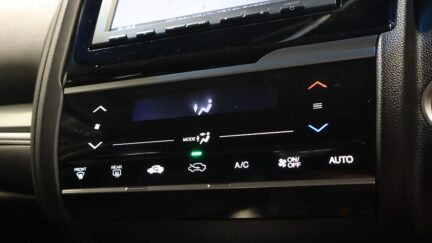 2015 Honda Fit Hybrid L-Package image 327733