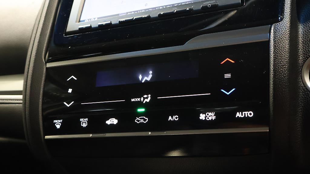 2015 Honda Fit Hybrid L-Package image 327733