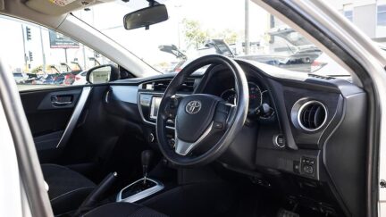 2012 Toyota Auris Sporty look Push start image 329236