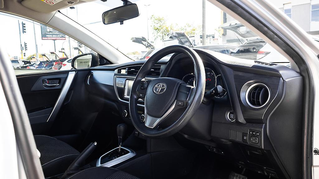 2012 Toyota Auris Sporty look Push start image 329236