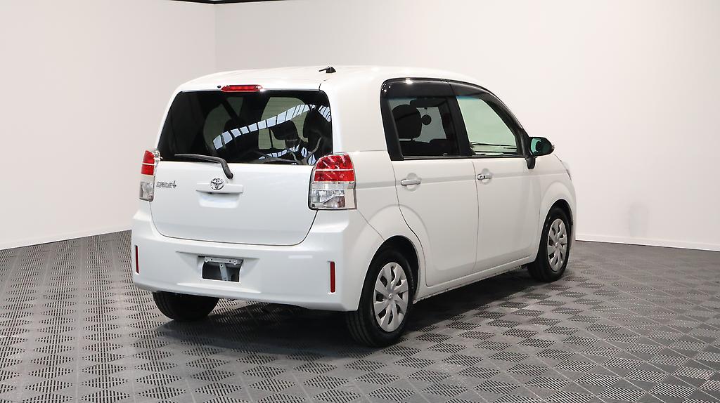 2015 Toyota Spade G Model image 328246