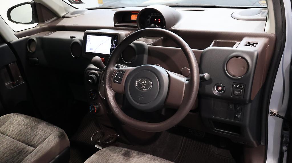 2013 Toyota Spade X – Power Sliding Door easy access image 329009