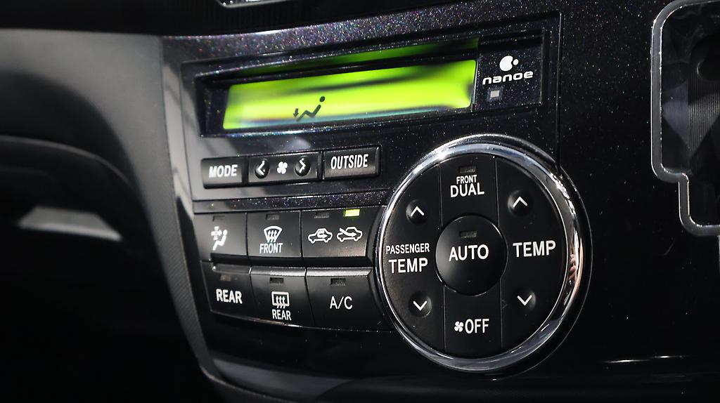 2012 Toyota Estima Hybrid image 327777