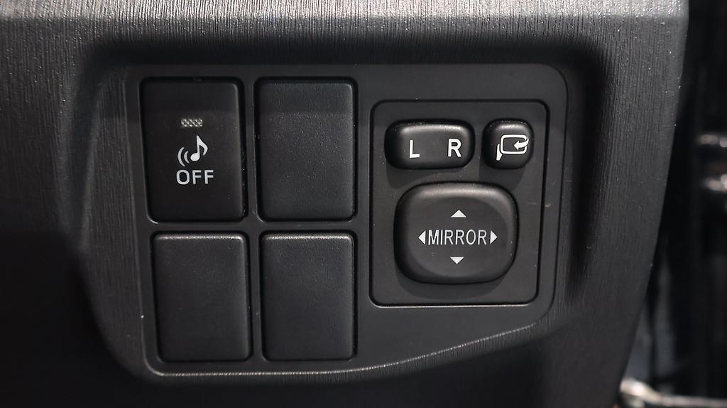 2012 Toyota Prius S MODEL + REVERSE CAMERA image 328148