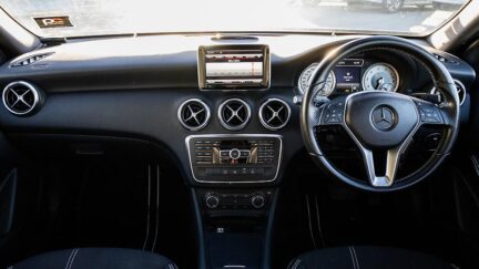 2014 Mercedes-benz A 180 Super Low KMS, Half Leather image 333448