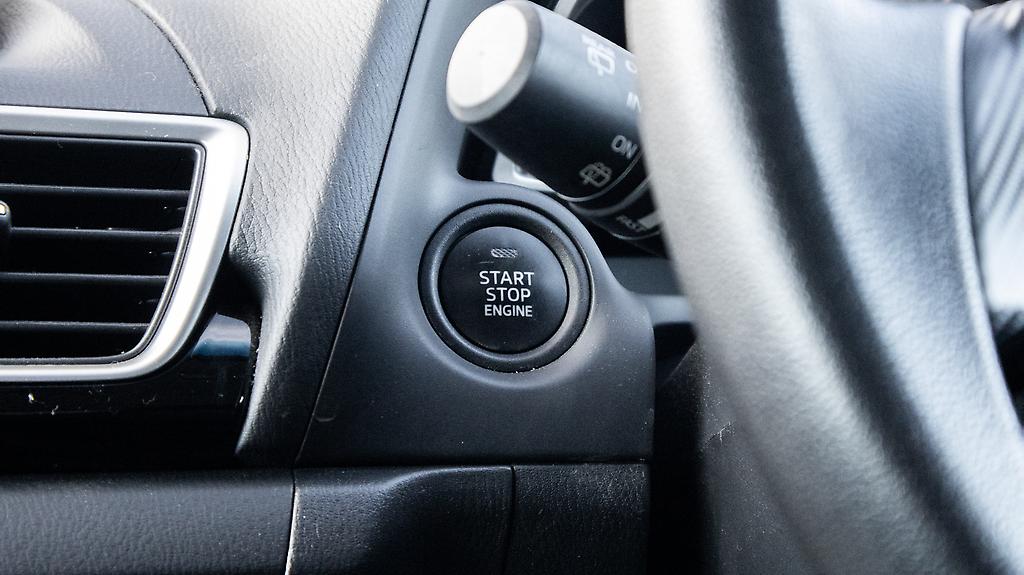 2014 Mazda Axela Low KMS! 15 S Push start, I stop image 331556