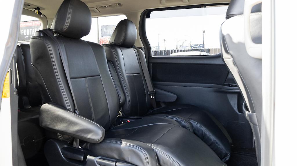 2012 Toyota Vellfire 7 seater , Parking sensor Leather covers image 330807