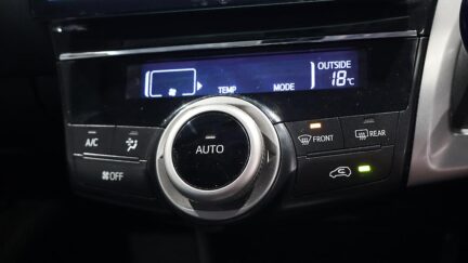2018 Toyota Prius ALPHA image 335729