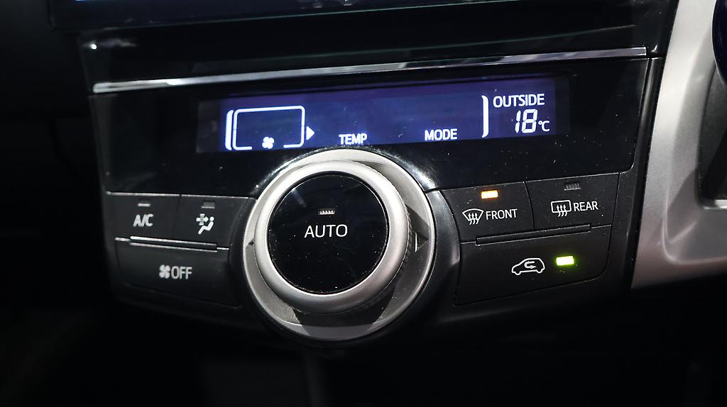 2018 Toyota Prius ALPHA image 335729