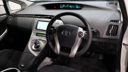 2013 Toyota Prius S Model / Push Start / Reversing Camera image 335120