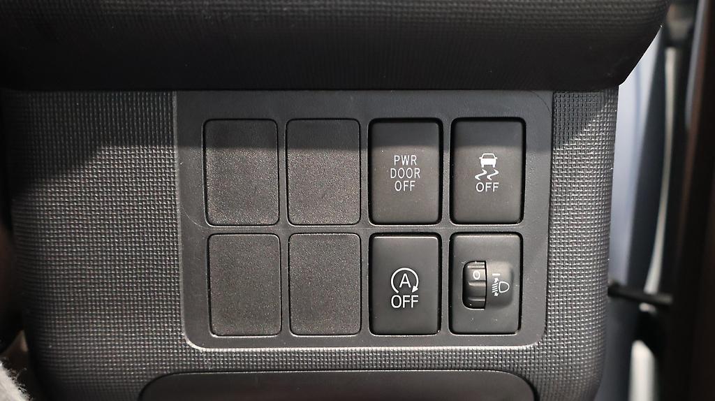 2013 Toyota Spade F Model image 336039