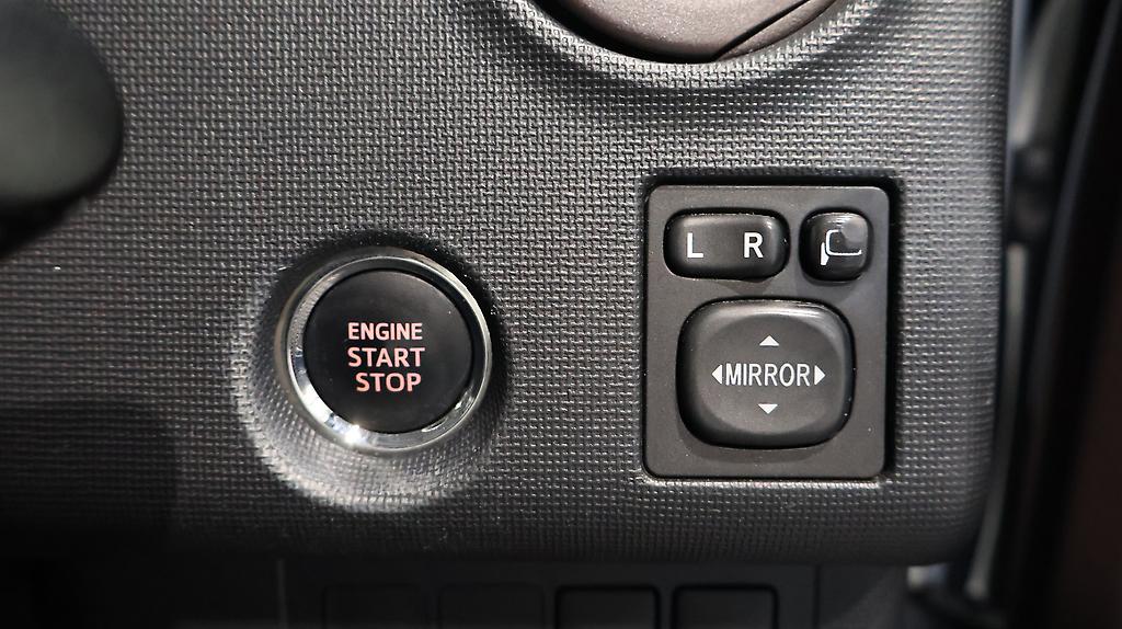 2013 Toyota Spade F Model image 336038