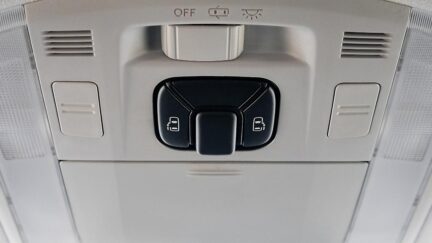 2012 Toyota Vellfire 7 seater , Parking sensor Leather covers image 330813