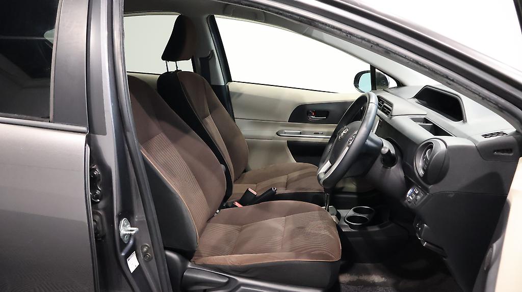 2012 Toyota Aqua G Hybrid image 335212