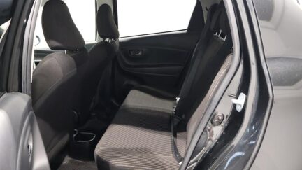 2015 Toyota Vitz image 333359