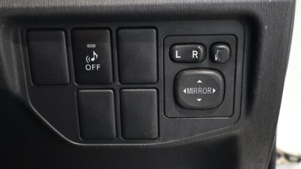 2013 Toyota Prius S Model / Push Start / Reversing Camera image 335125