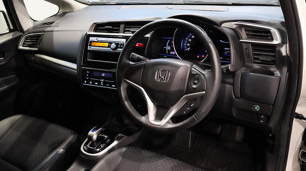 2014 Honda Fit Hybrid L Package image 335966