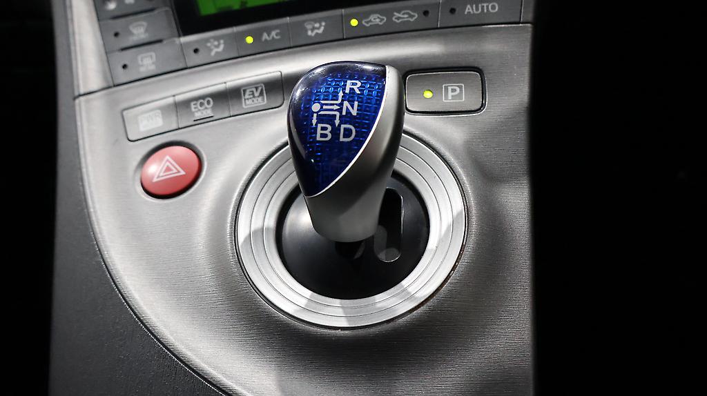 2013 Toyota Prius S Model / Push Start / Reversing Camera image 335124