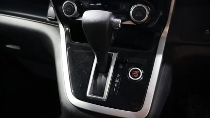 2016 Nissan Serena Hybrid Highway Star image 332300