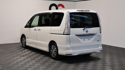 2014 Nissan Serena Highway Star S-Hybrid image 334084