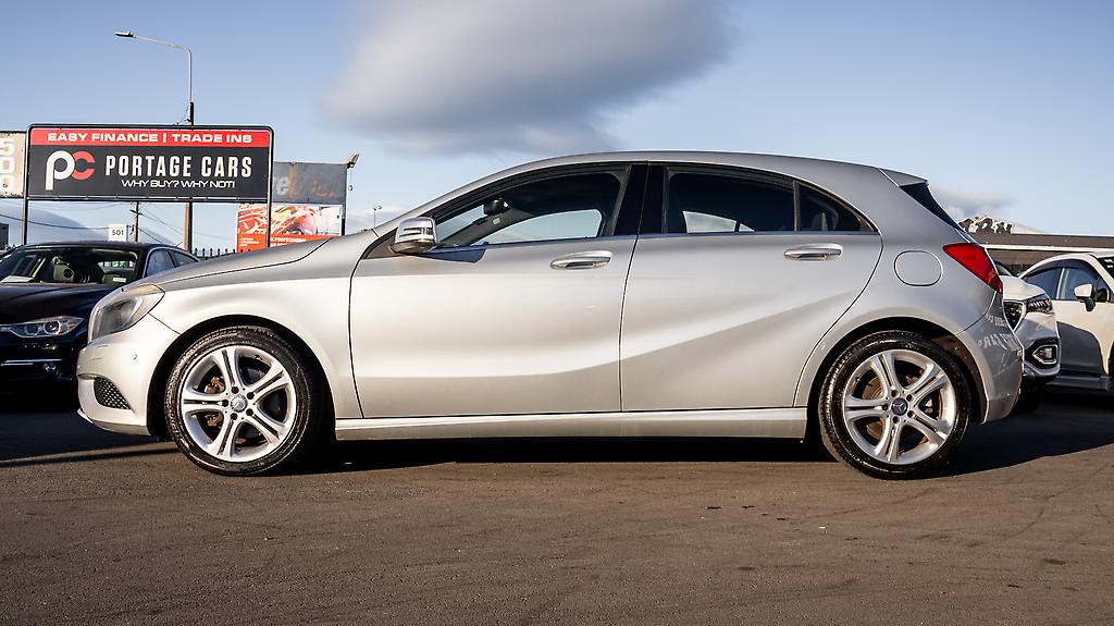 2014 Mercedes-benz A 180 Super Low KMS, Half Leather image 333445