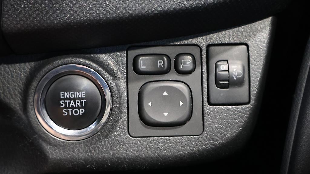 2015 Toyota Vitz image 333757