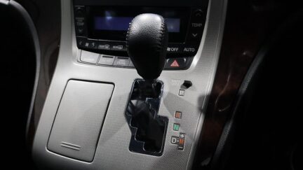 2013 Toyota Vellfire 2.4Z image 335535