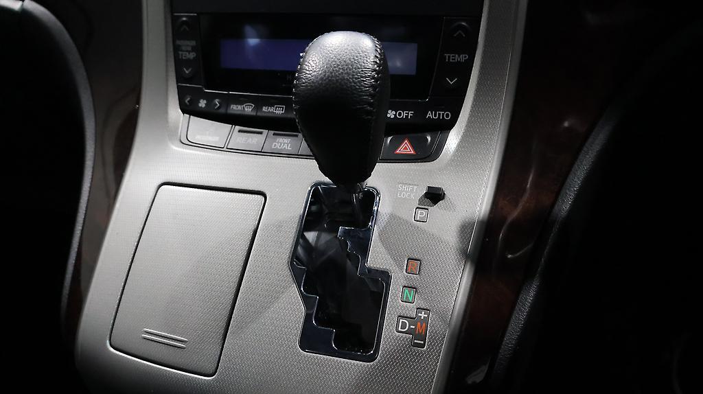 2013 Toyota Vellfire 2.4Z image 335535