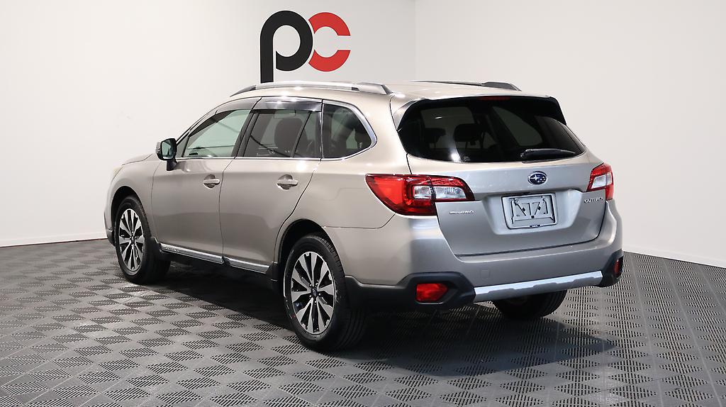 2015 Subaru Outback Limited AWD with Leather and Cruise image 335477