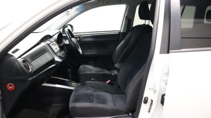 2014 Toyota Corolla Hybrid Fielder image 330870