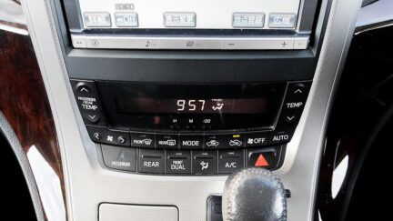 2012 Toyota Vellfire 7 seater , Parking sensor Leather covers image 330812