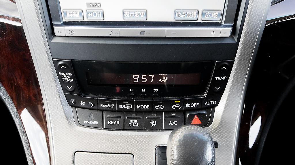 2012 Toyota Vellfire 7 seater , Parking sensor Leather covers image 330812