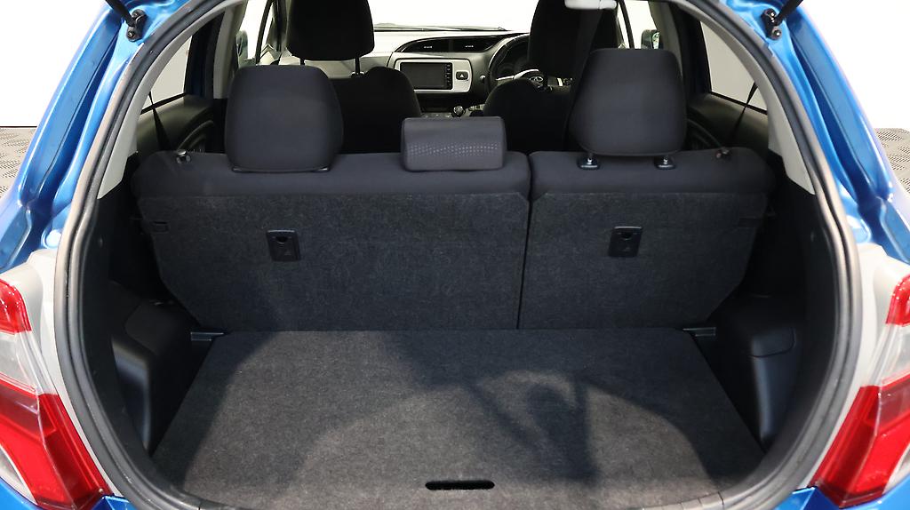 2015 Toyota Vitz image 333745