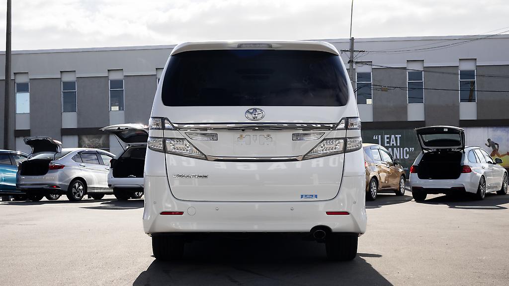 2012 Toyota Vellfire 7 seater , Parking sensor Leather covers image 330802