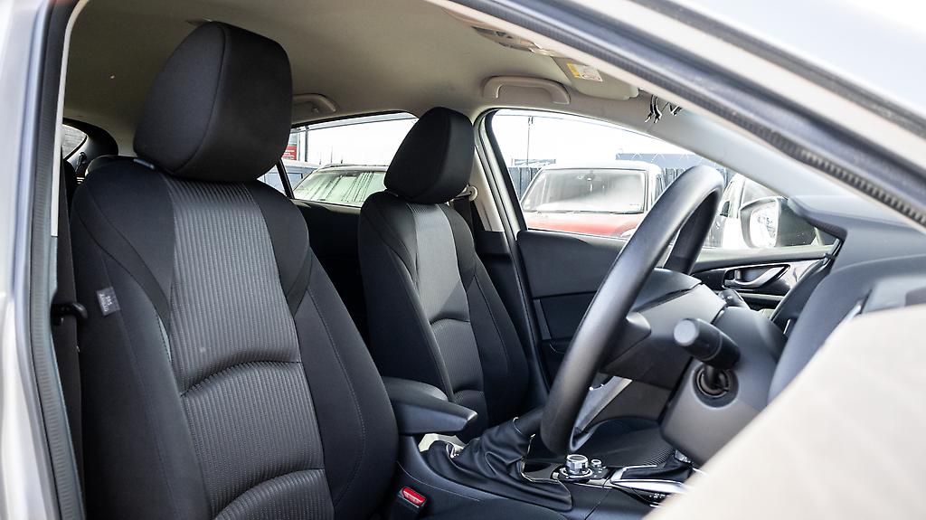 2014 Mazda Axela Low KMS! 15 S Push start, I stop image 331554