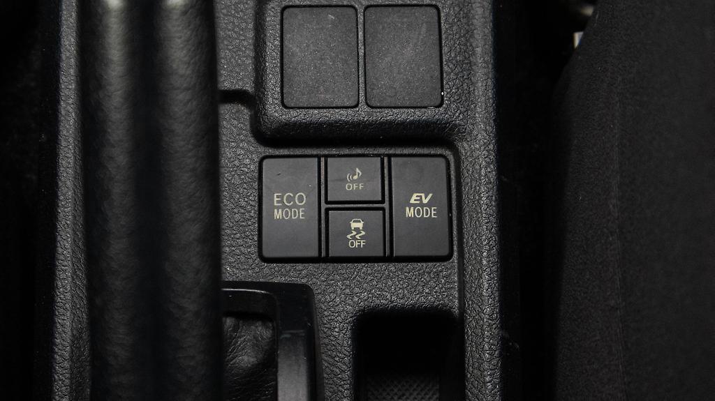 2013 Toyota Corolla Fielder Hybrid F Push start image 331215
