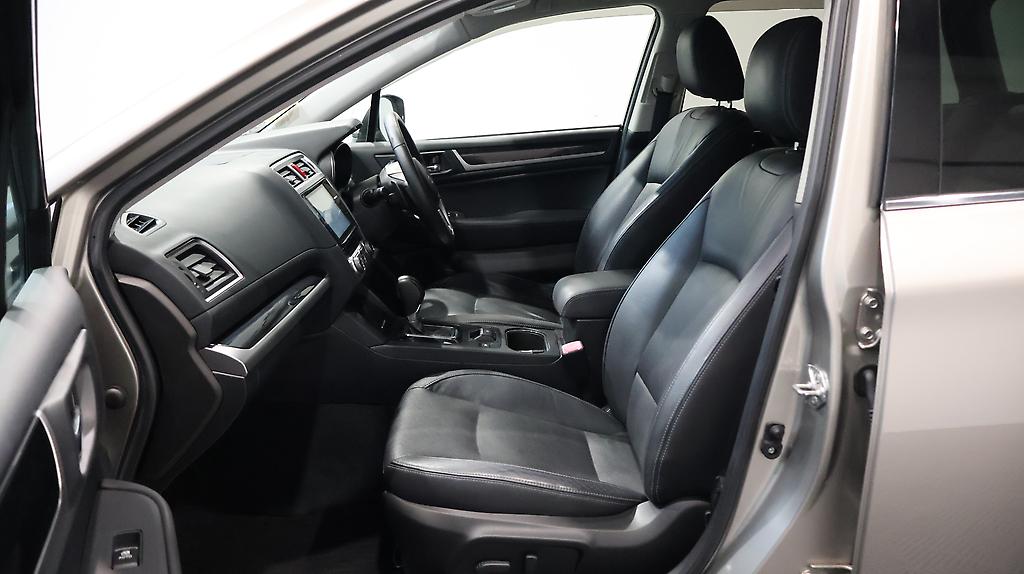 2015 Subaru Outback Limited AWD with Leather and Cruise image 335481
