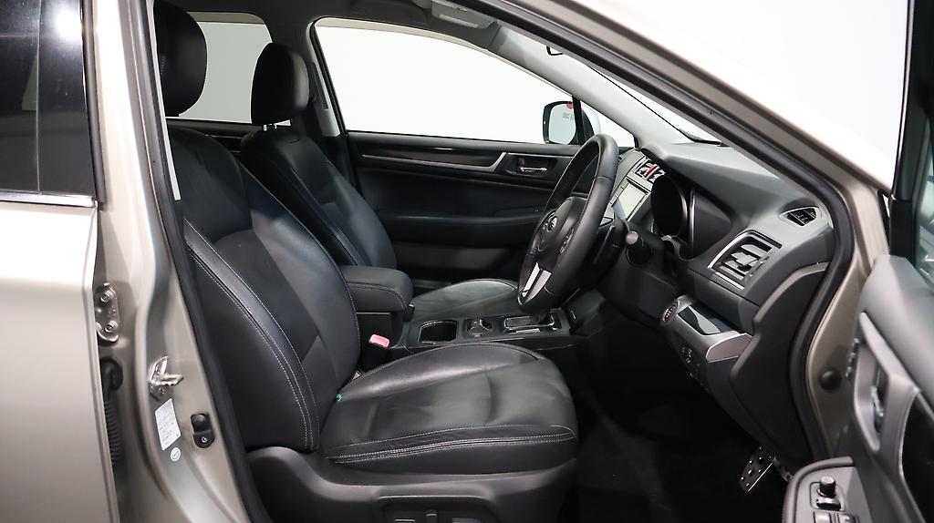 2015 Subaru Outback Limited AWD with Leather and Cruise image 335484