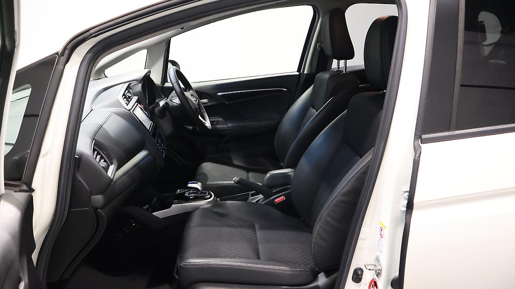 2015 Honda Fit Hybrid L Package image 331050