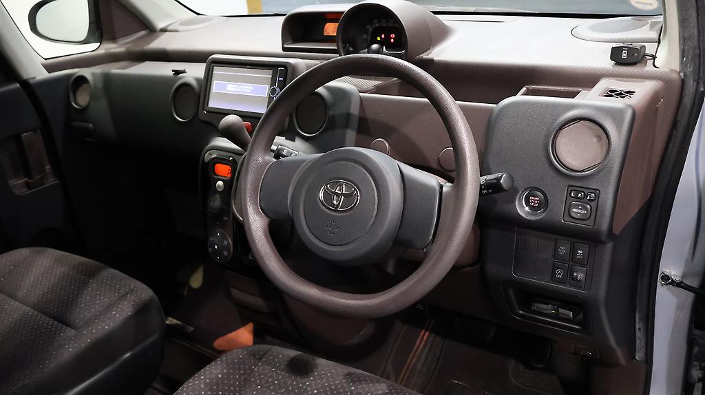 2013 Toyota Spade F Model image 336032