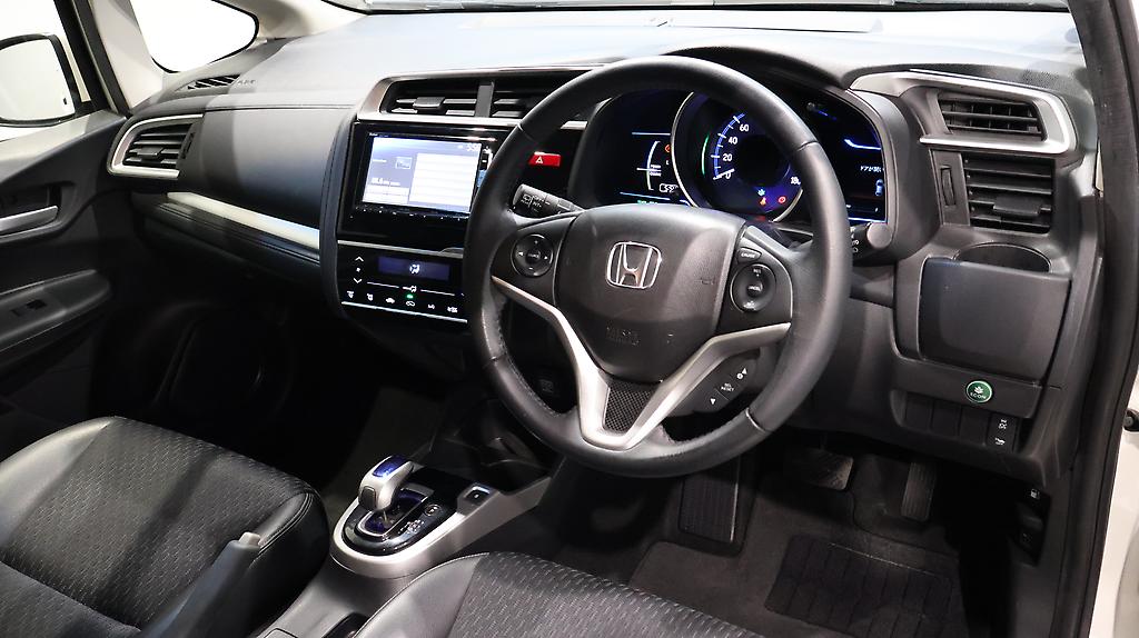 2015 Honda Fit Hybrid L Package image 331055